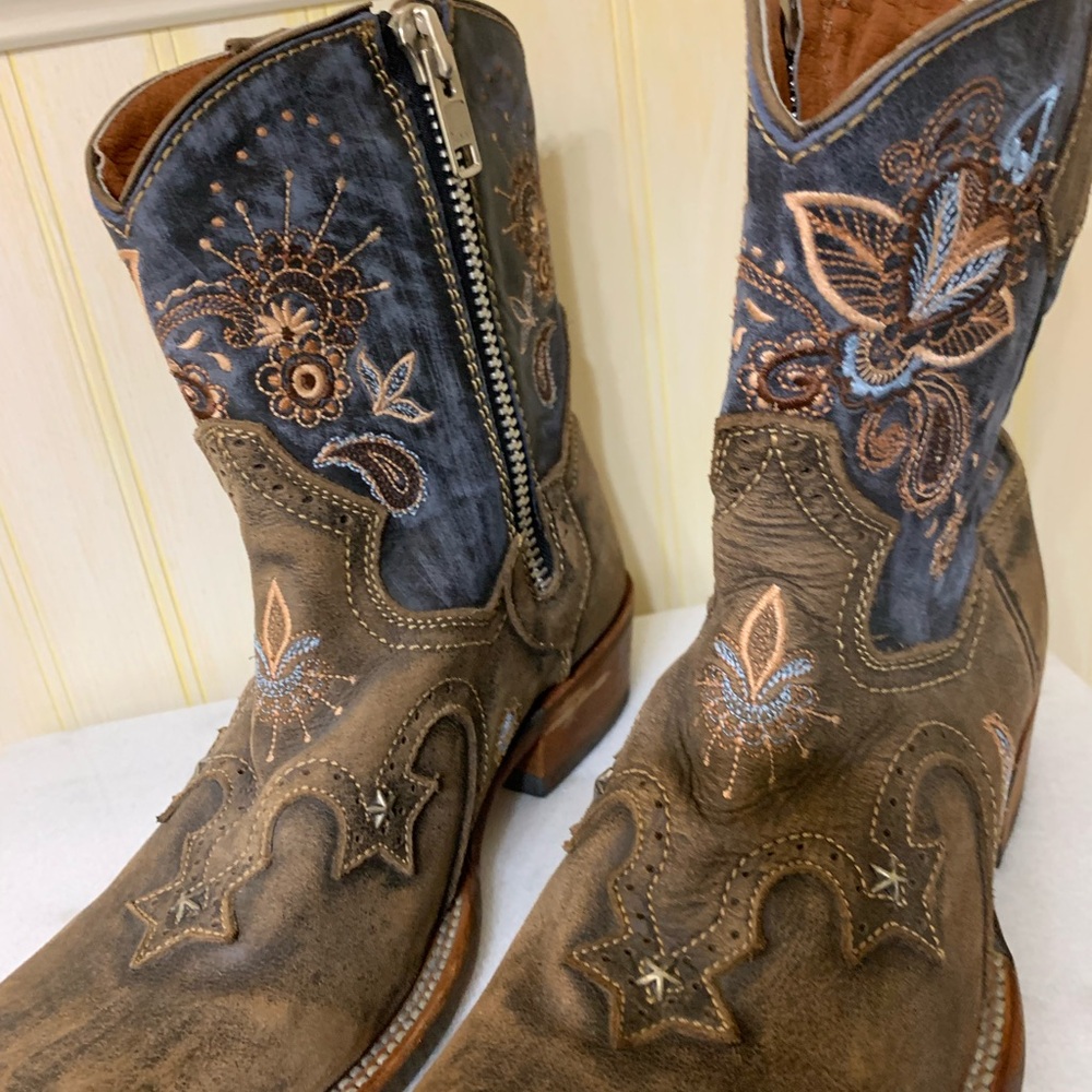 Floral Embroidered Ankle Boots - Brown and Gray